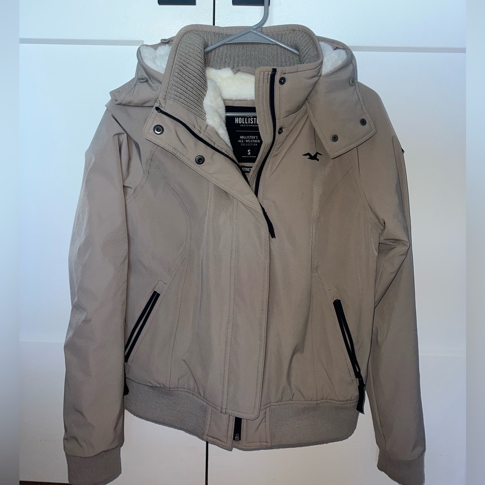 Hollister Women's Tan Puffer Winter Jacket